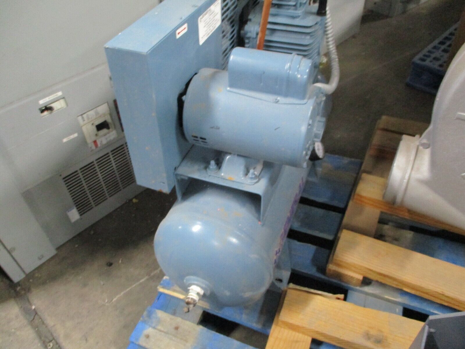 General Air Tank Mounted Air Compressor LT29050A 1/2HP 115/208-230V 1Ph 50PSI