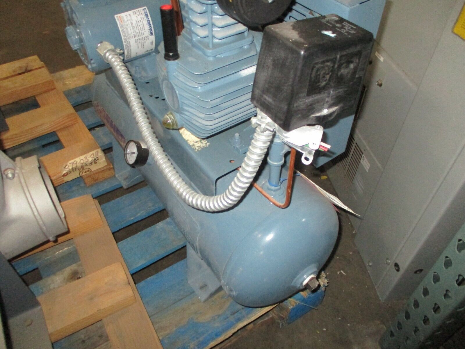 General Air Tank Mounted Air Compressor LT29050A 1/2HP 115/208-230V 1Ph 50PSI