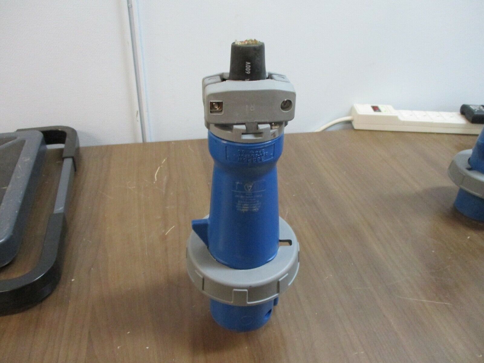 Hubbell Plug 363P6W 63A 220V 2P+G Used