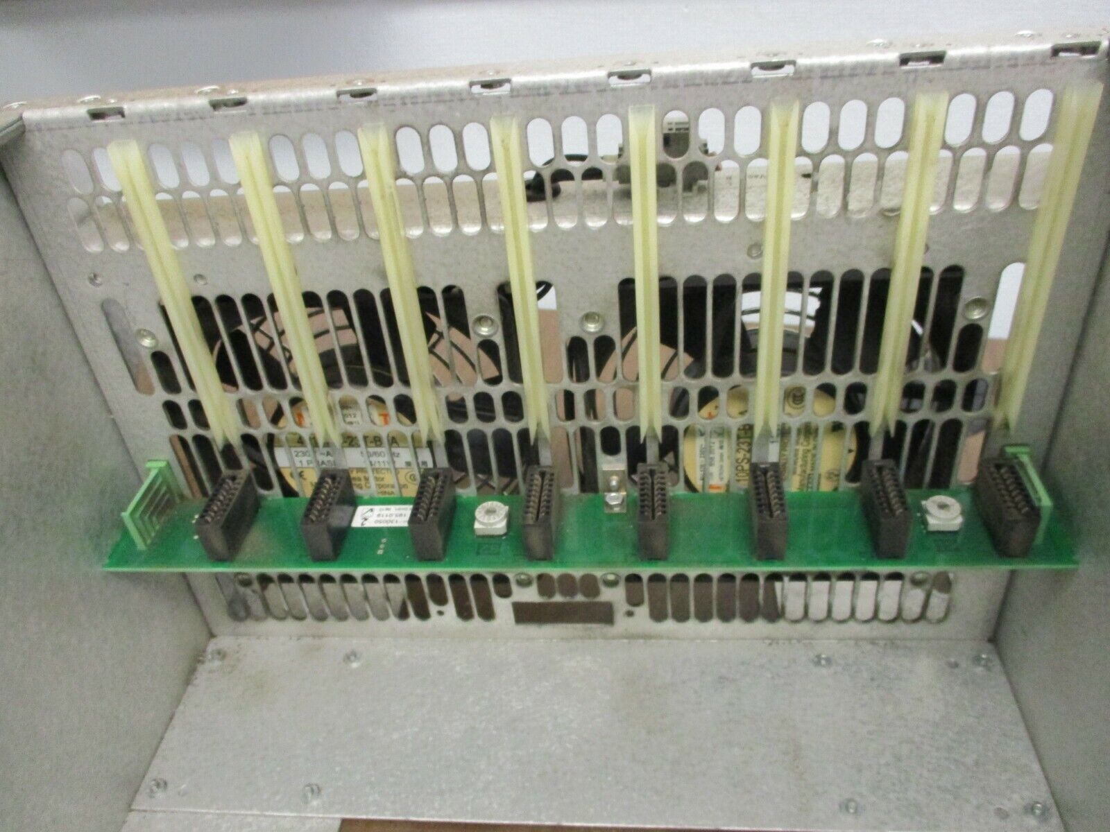 Hetronik PLC Rack HC510-RK-8-230 Ver. A.2 8-Slot Used