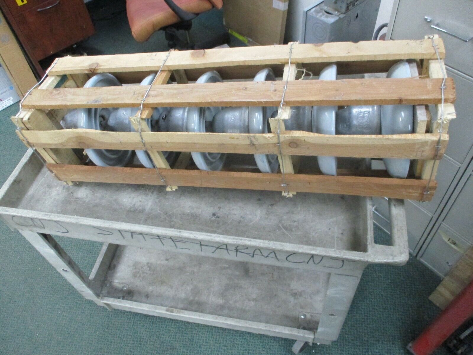 China Insulators LLC Arrester 21062-1306051 New Surplus