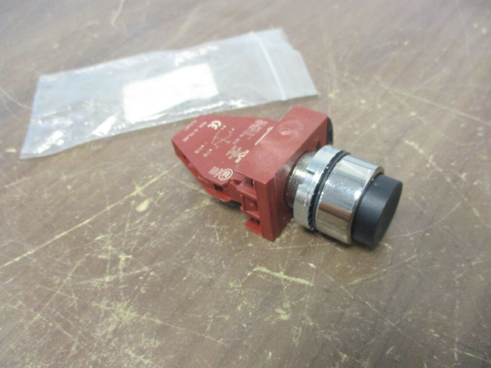 GE Push Button P9CPNNSN30N0 Black/Polished Chrome New Surplus