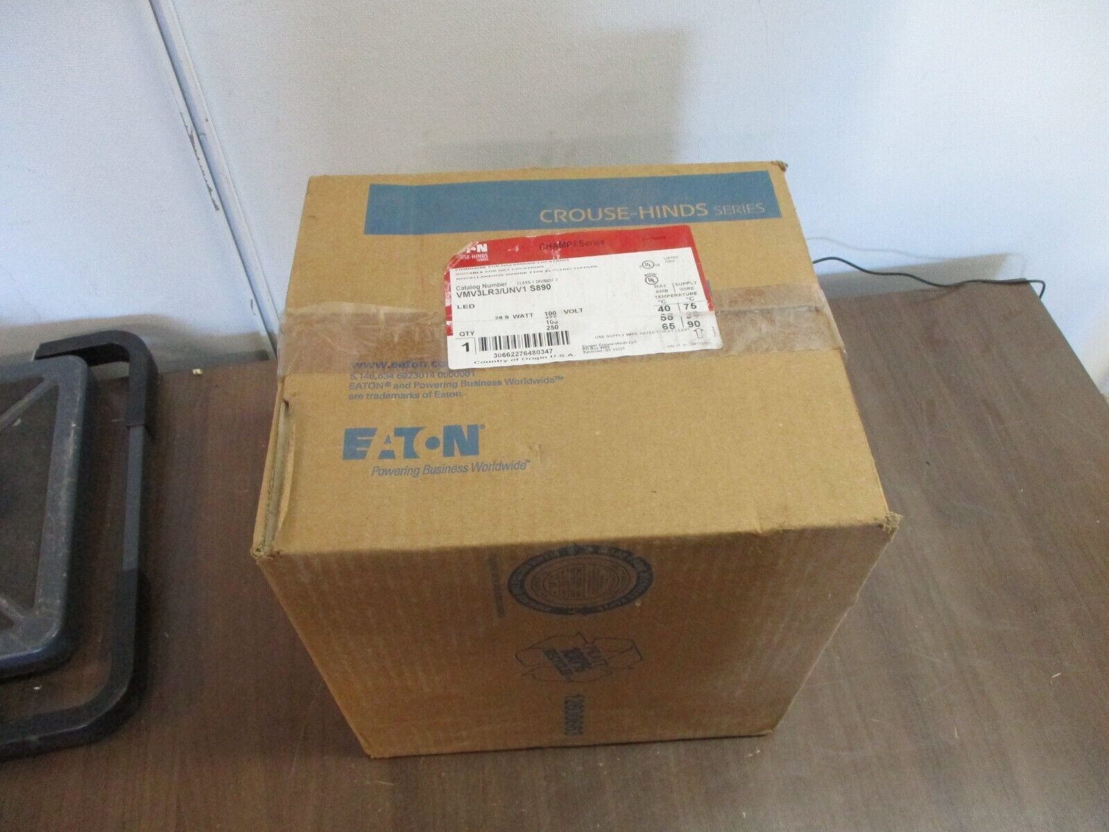 Eaton Crouse-Hinds Champ Series Explosion Proof Luminaire VMV3LR3/UNV1S890 LED