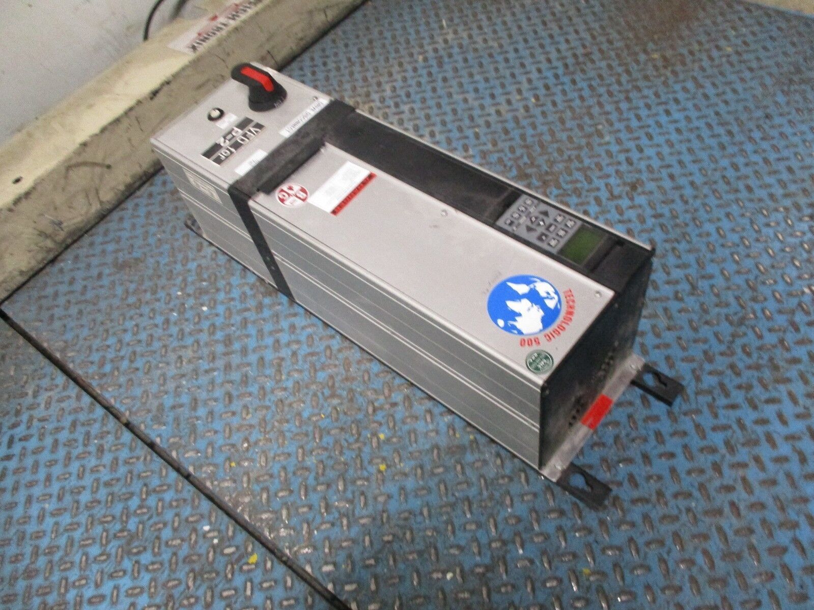 Danfoss VLT 6008 AC Drive w/ Disconnect 175Z7359 7.5HP Used