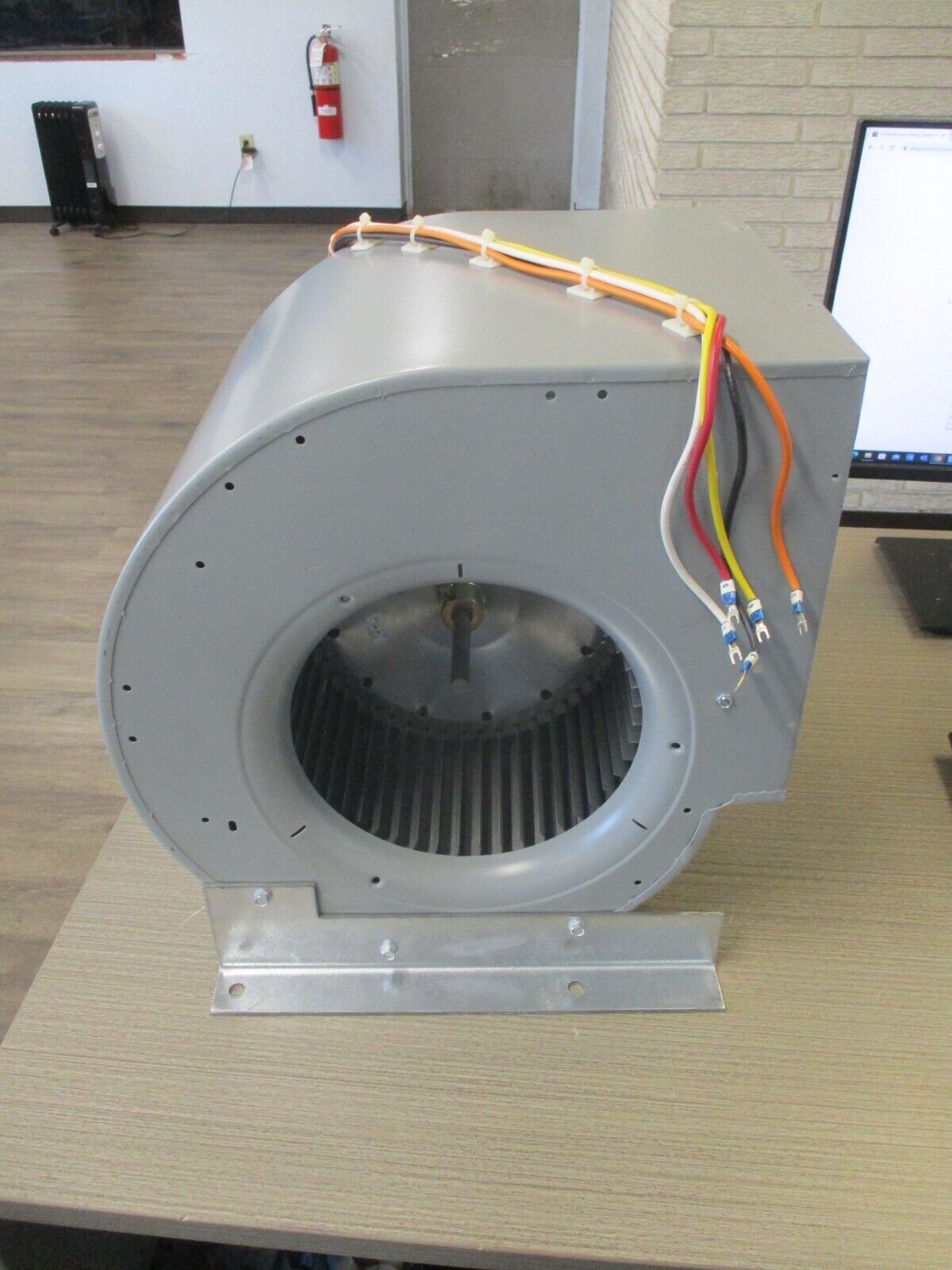 Dayton Blower W+H DD10-10A .50 CW CC 115V 11.2A 60HZ 3/4HP Used