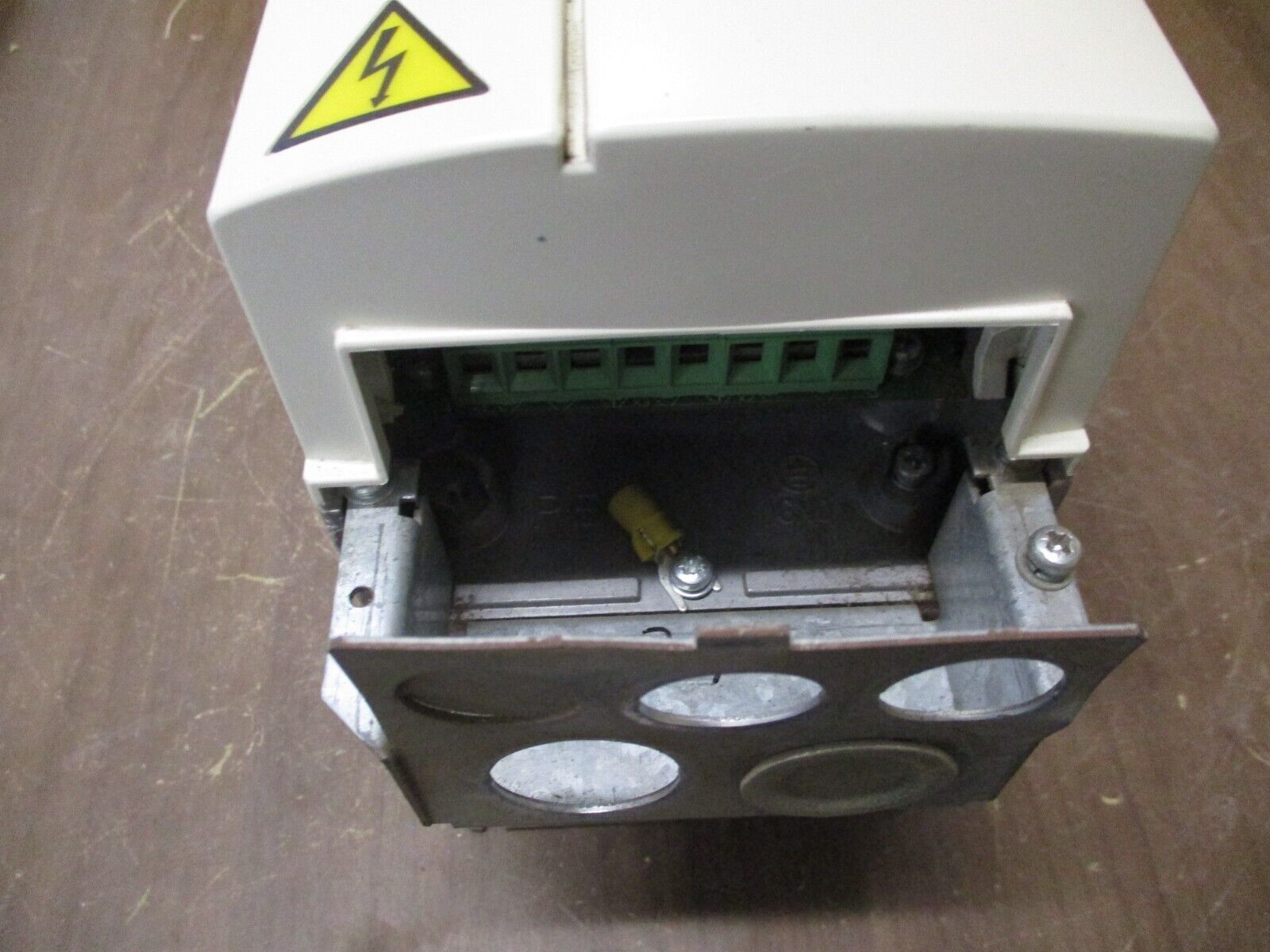 ABB ACH401 AC Drive ACH401600632 7.5HP 3Ph *No Keypad* *No Terminal Cover* Used