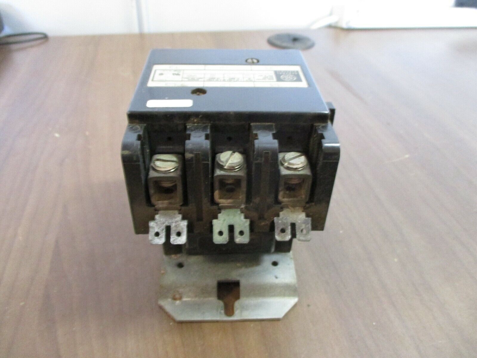 GE Contactor CR353EG3BA1DD 115-120V Coil 75A 600V *Missing (1) Screw* Used