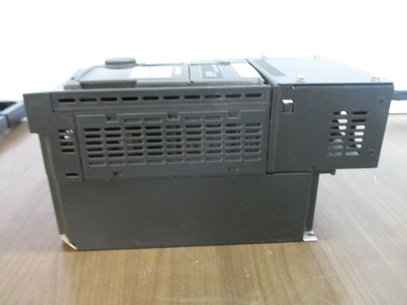 Toshiba H9 AC Drive VT130H9U4055 5HP 3Ph w/ Keypad *Broken Cover* Used