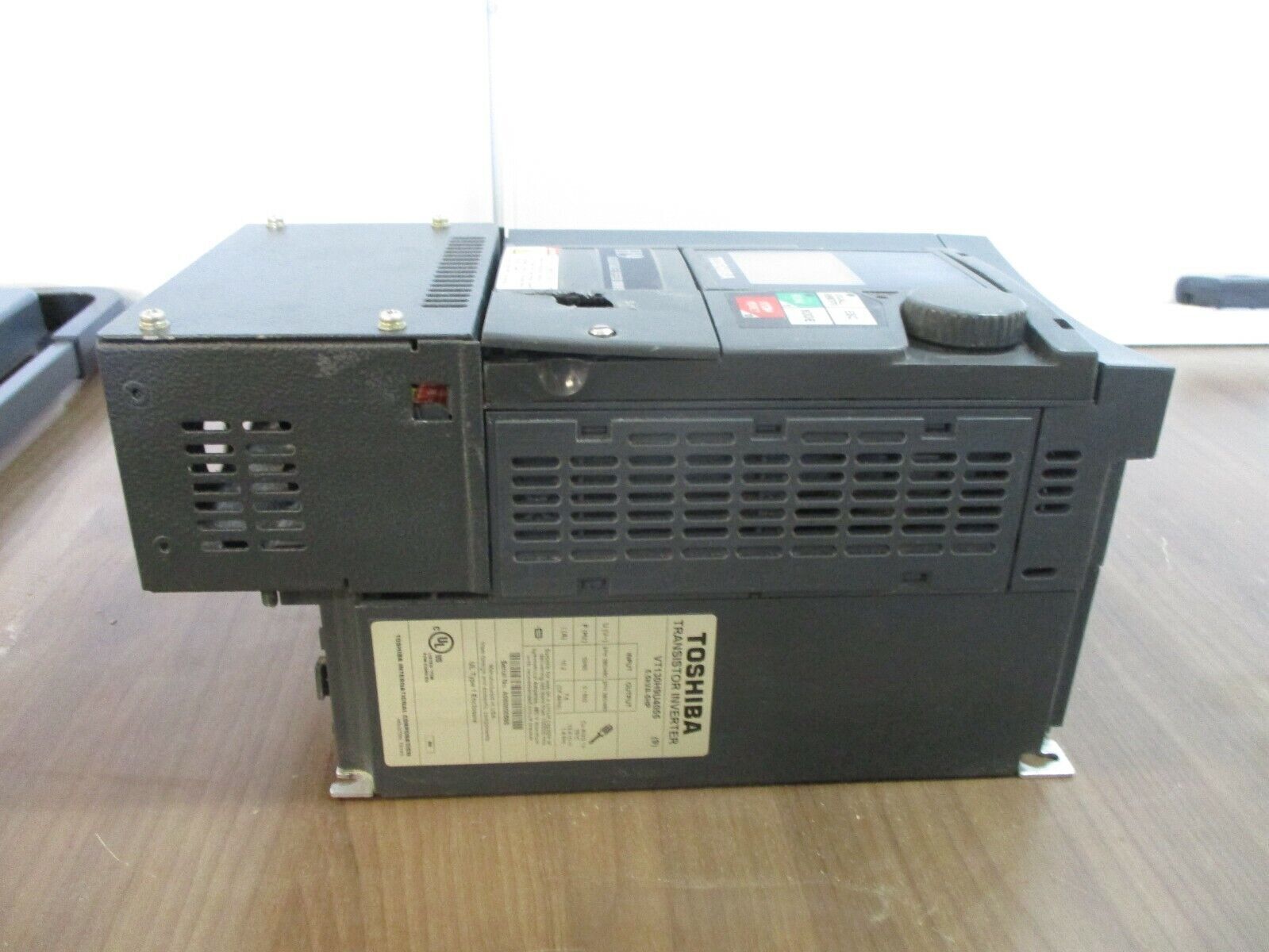 Toshiba H9 AC Drive VT130H9U4055 5HP 3Ph w/ Keypad *Broken Cover* Used