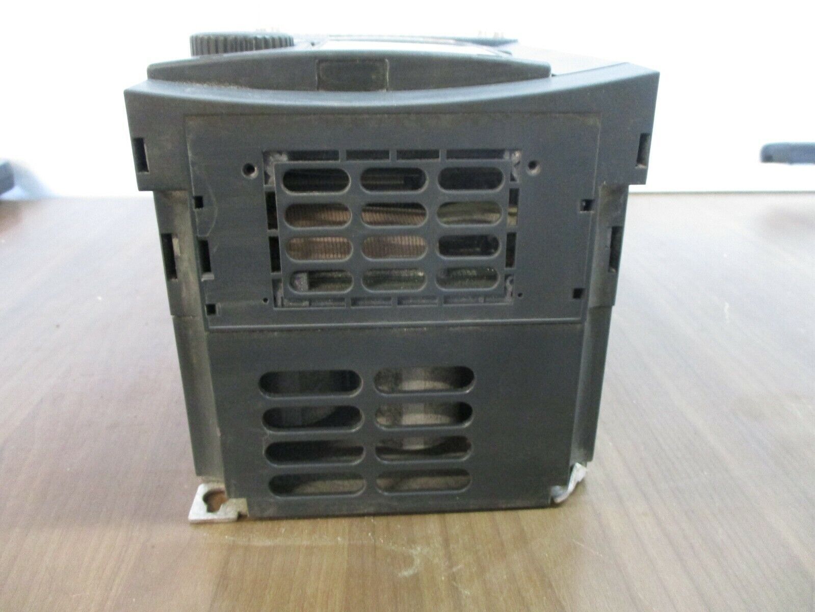 Toshiba H9 AC Drive VT130H9U4055 5HP 3Ph w/ Keypad *Broken Cover* Used