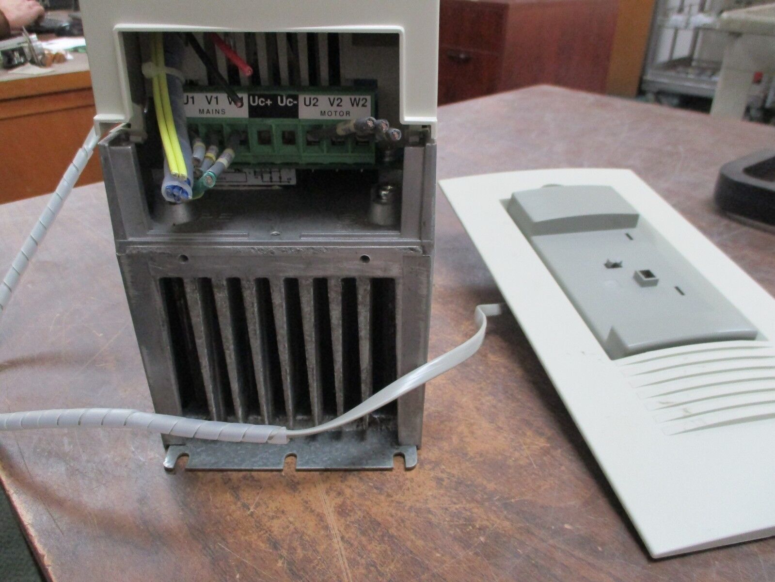 ABB ACH401 AC Drive ACH401C01132 15HP 3Ph w/ External Mount *No Keypad* Used