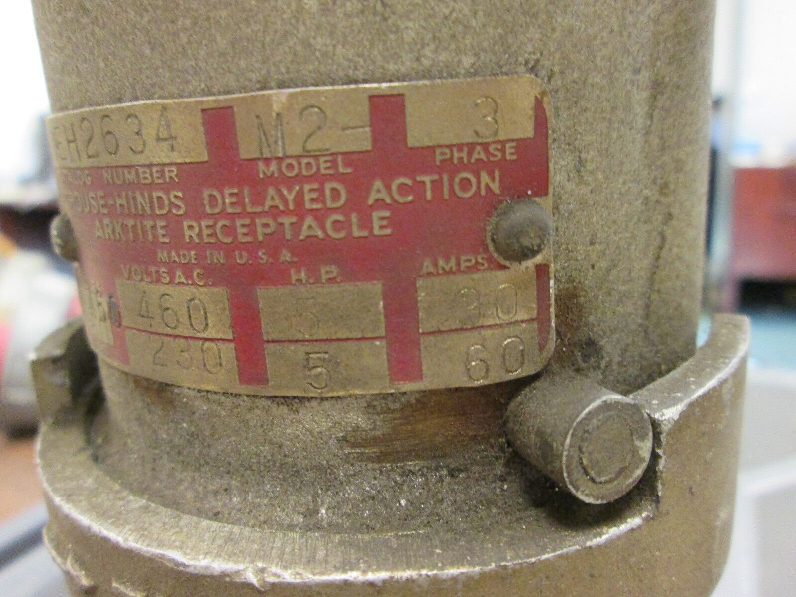 Crouse-Hinds Receptacle with Base QEH2634 30/60A 460/230VAC 3Ph Model: M2 Used