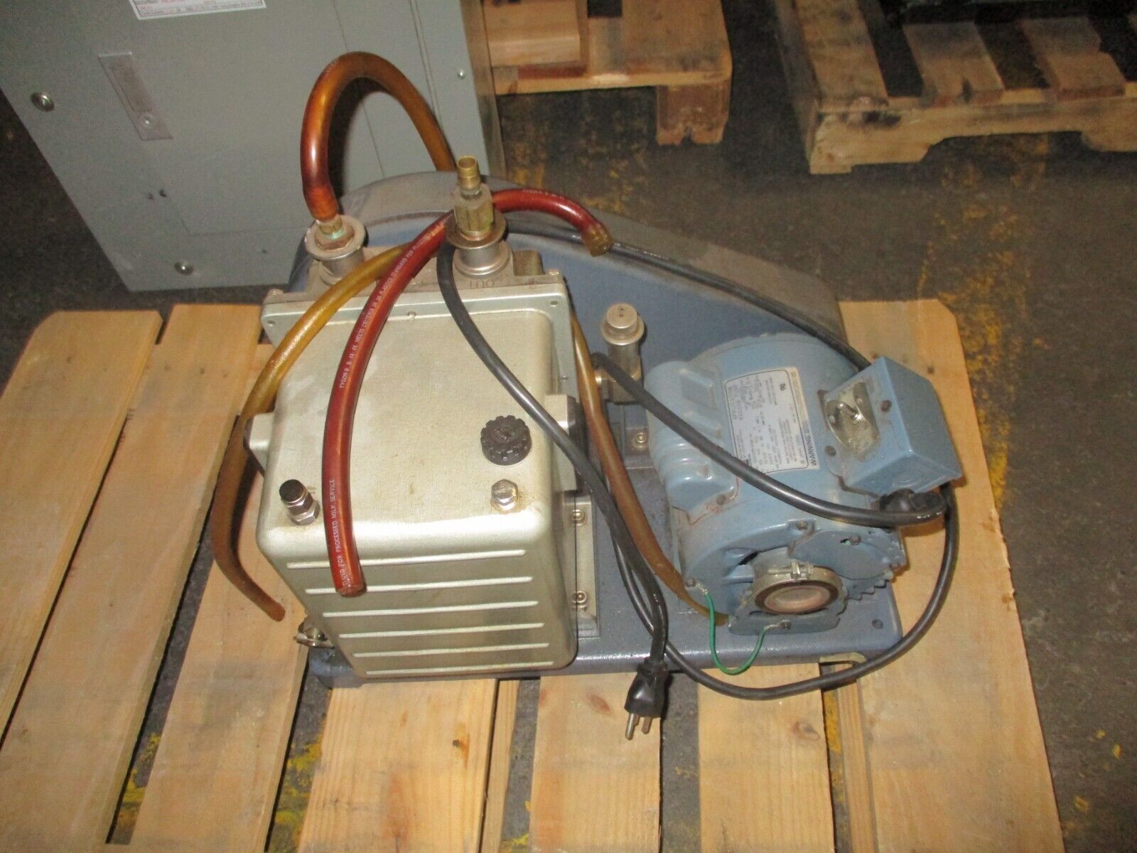Welch Chemstar Vacum Pump 1402N 1/2HP 115/230V 60HZ 1Ph Used.