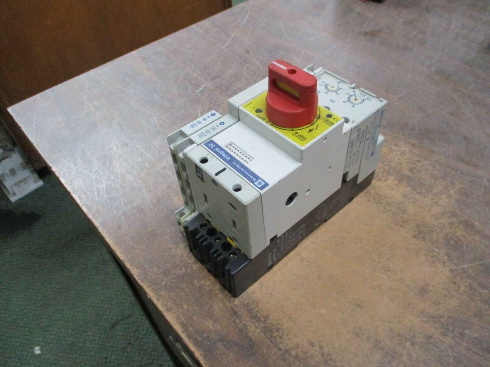 Telemecanique Integral 32 Combination Motor Starter LD4-LC.30./LB1-LC03M06 Used