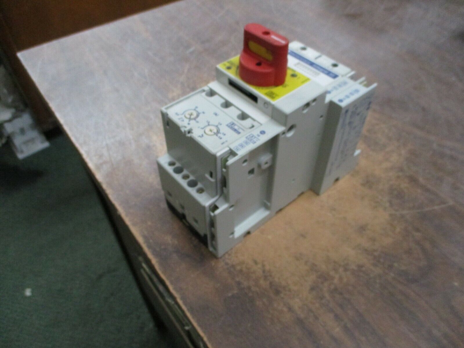 Telemecanique Integral 32 Combination Motor Starter LD4-LC.30./LB1-LC03M06 Used