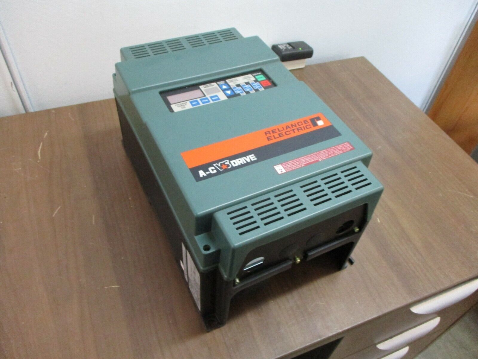 Reliance GP-2000 AC VS Drive 2GU41002 2 HP 3Ph Used