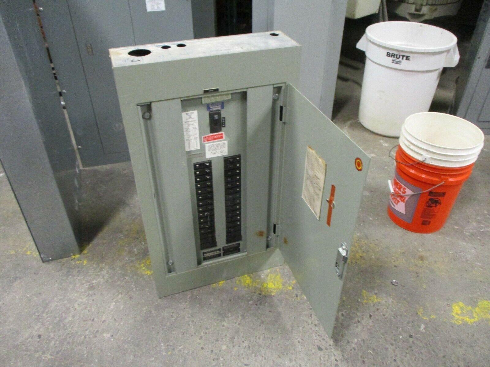 Westinghouse Main Breaker Circuit Breaker Panel MF-32229 225A Max 120/208 3Ph 4W