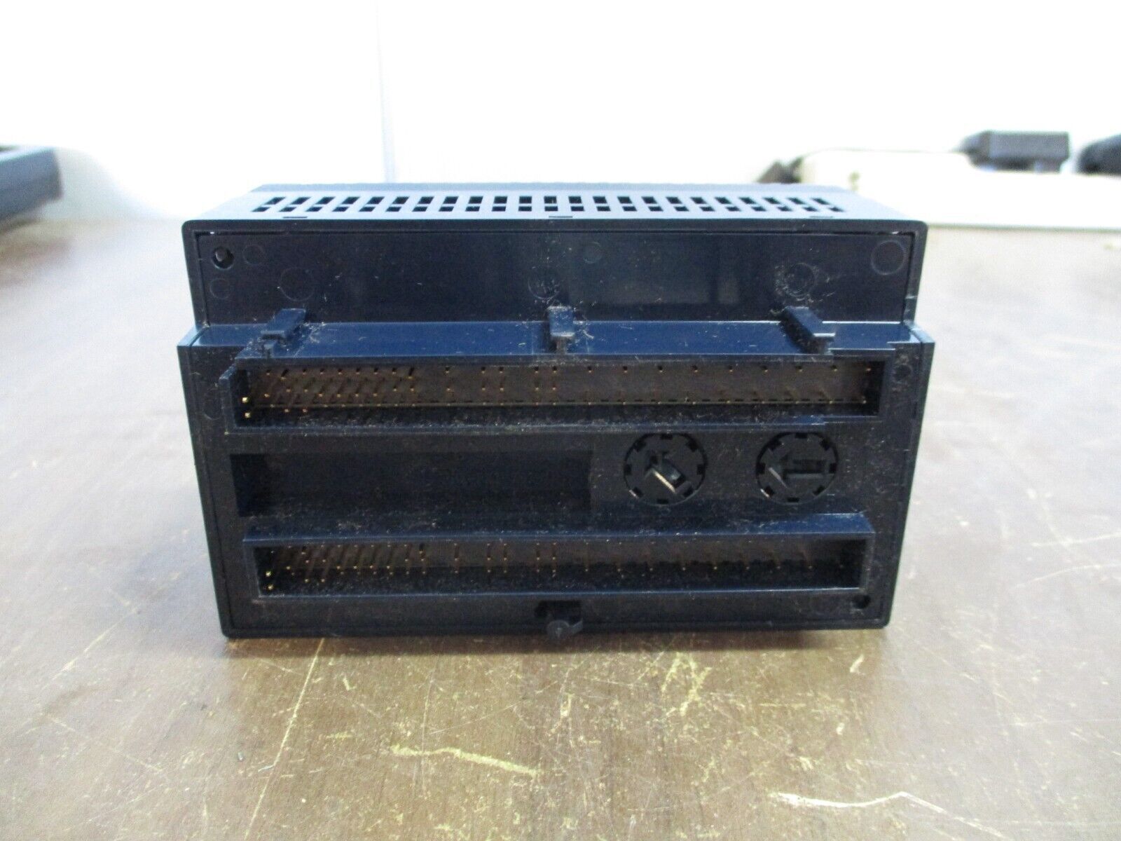 GE VersaMax Discrete Output Positive Logic Module IC200MDL750K 12/24VDC 32PT