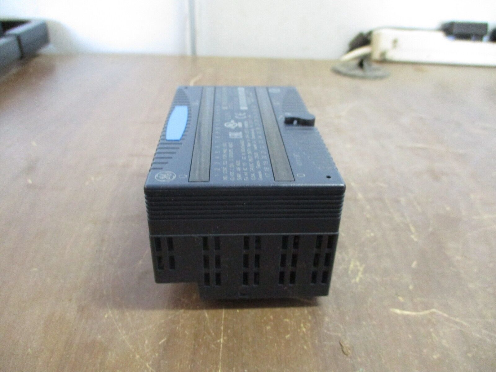 GE VersaMax Discrete Output Positive Logic Module IC200MDL750K 12/24VDC 32PT