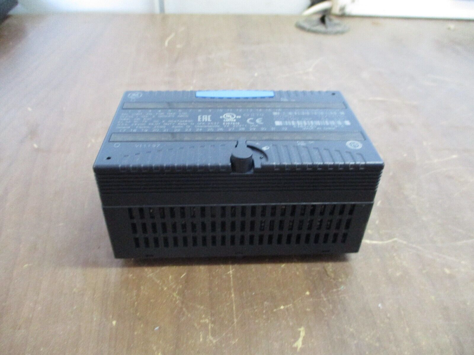 GE VersaMax Discrete Output Positive Logic Module IC200MDL750K 12/24VDC 32PT