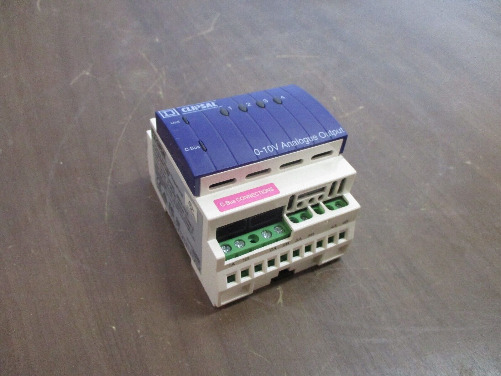 Square D Clipsal 4-Ch Analogue Output Unit SLCLE5504TAMP Supply: 120VAC 60Hz 5VA