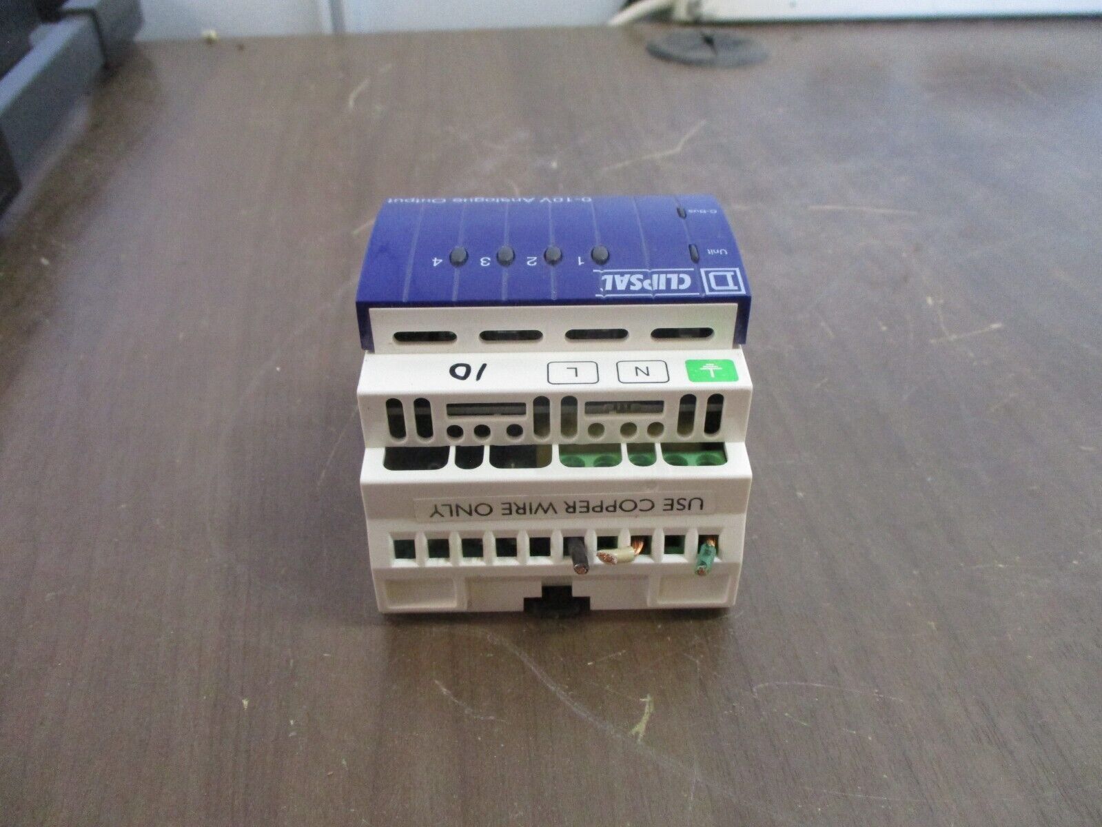 Square D Clipsal 4-Ch Analogue Output Unit SLCLE5504TAMP Supply: 120VAC 60Hz 5VA