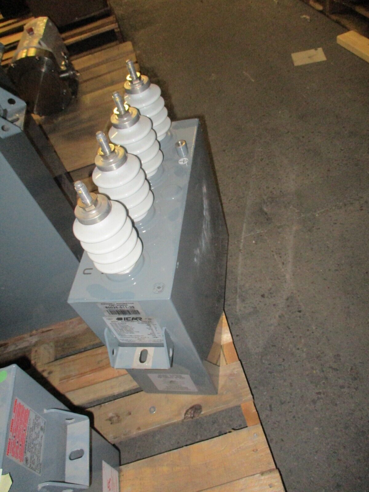 ICAR Capacitor BIORIPHASO/TF 200/7.2/T 200KVAR 7.2KV 60HZ 3x10.2uf Used.