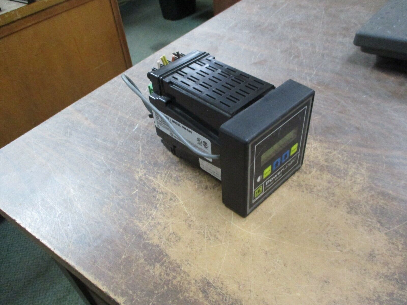 Square D PowerLogic Power Meter w/ Display 3020 PM-620 / 3020 PMD-32 Used