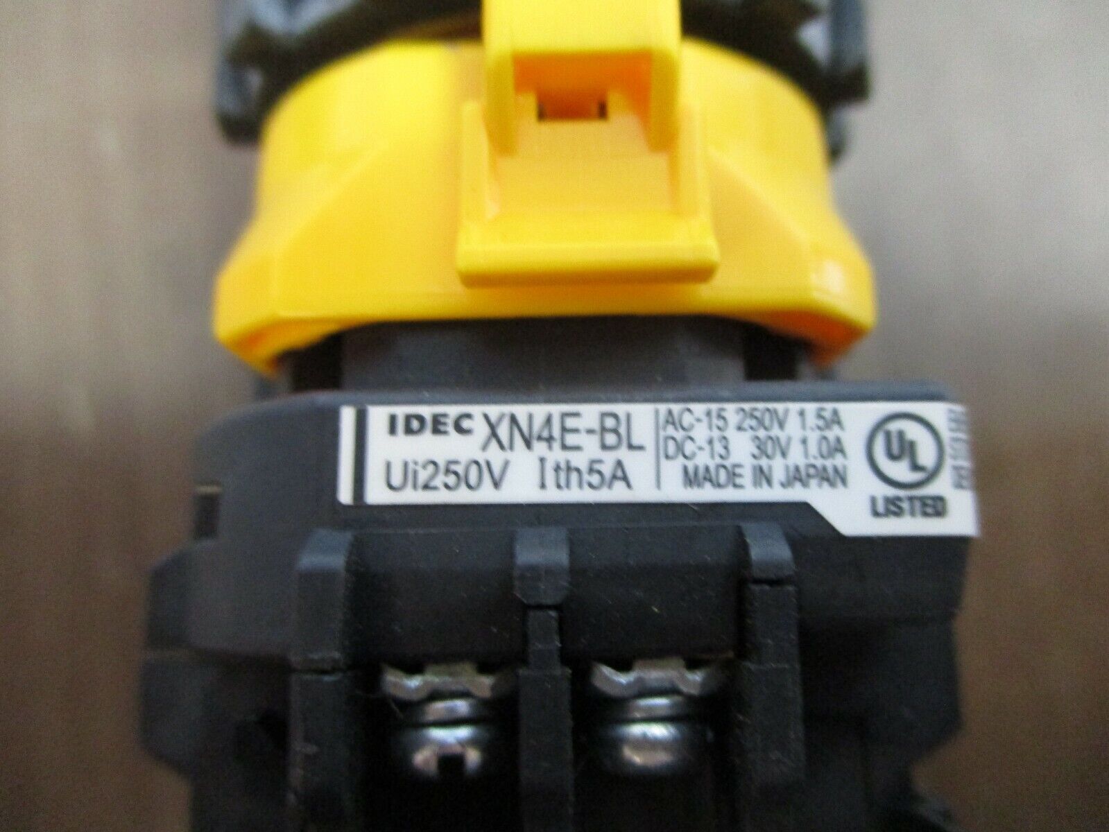 IDEC E-Stop Push Button XN4E-BL 250VAC 1.5A 30VDC 1.0A Used