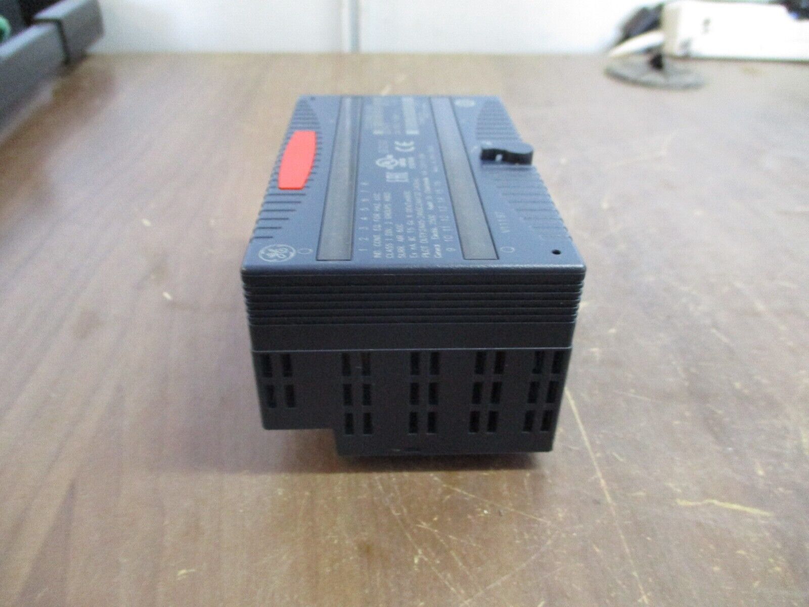 GE VersaMax Isolated Relay Output Module IC200MDL940K 16PT Used