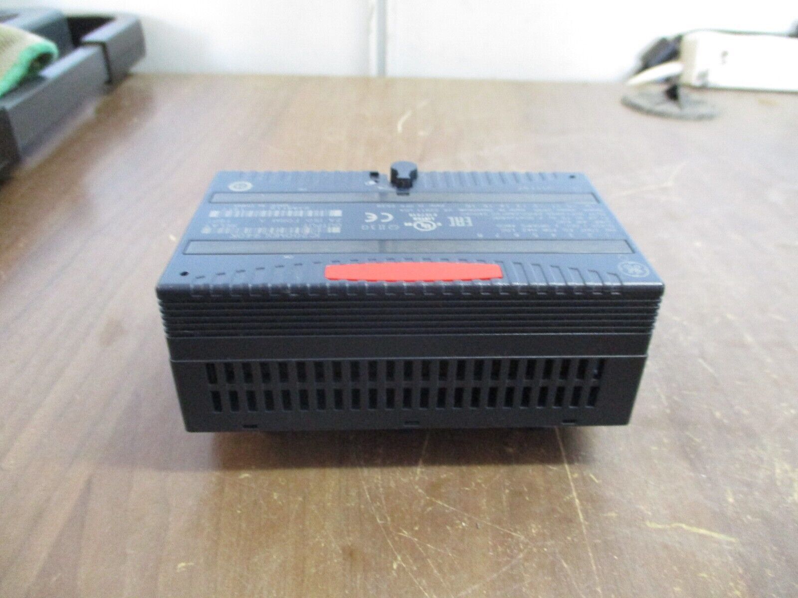 GE VersaMax Isolated Relay Output Module IC200MDL940K 16PT Used