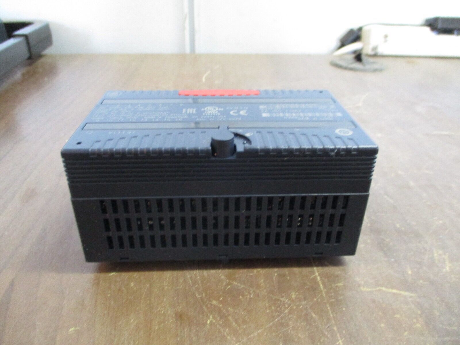 GE VersaMax Isolated Relay Output Module IC200MDL940K 16PT Used