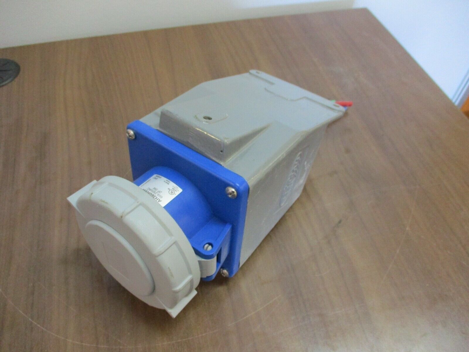 Arrow Hart, Receptacle w/ Base, part#:AH 360R6W, 60A, 250V, 2P, 3W, used