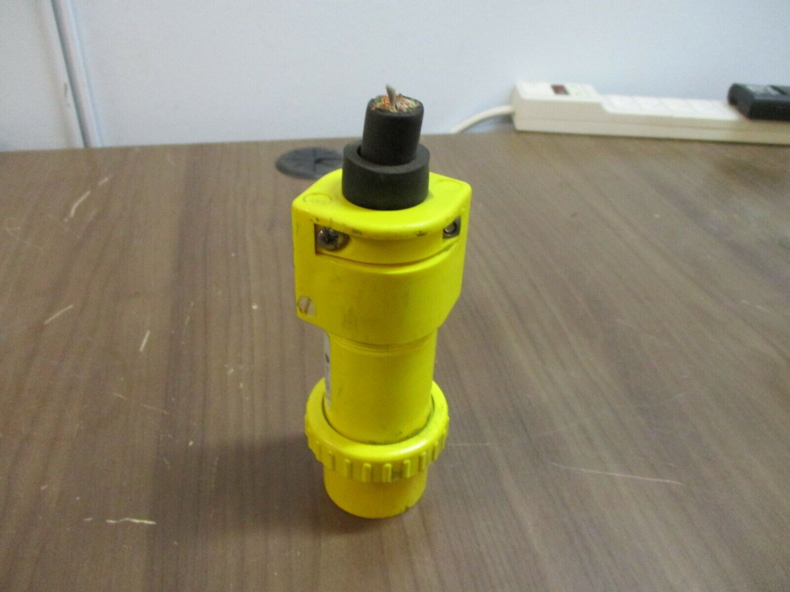 Thomas & Betts Russellstoll Plug 9P34U2 30A 250V Used