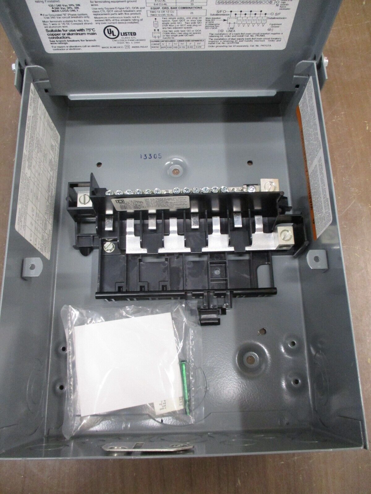 Square D Outdoor Load Center QOB816L100RB Ser. G04 100A 120/240V 1Ph 50/60Hz