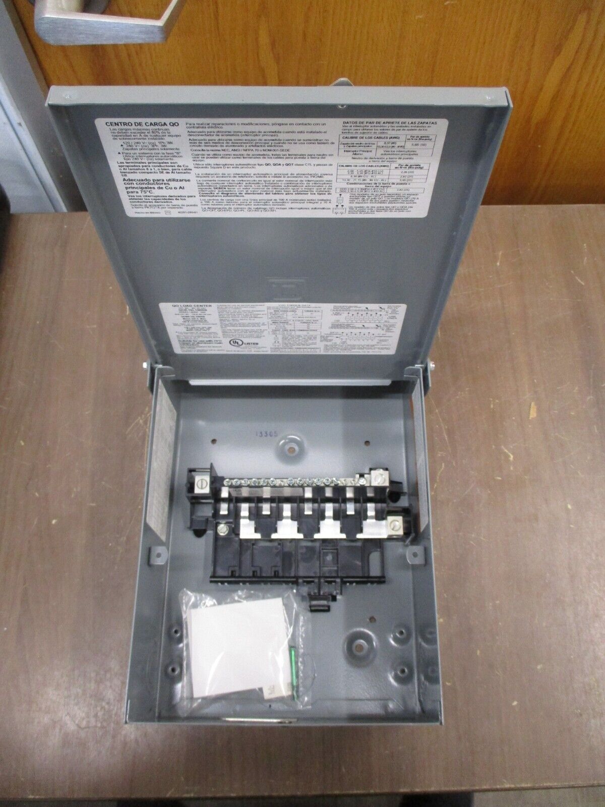 Square D Outdoor Load Center QOB816L100RB Ser. G04 100A 120/240V 1Ph 50/60Hz