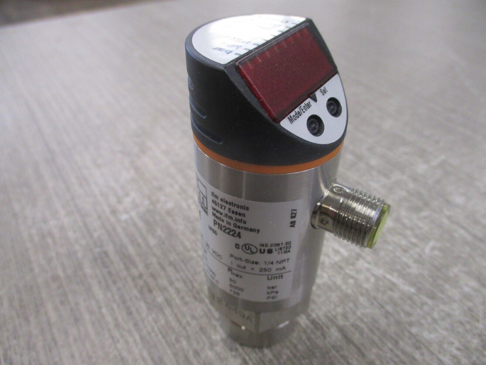 ifm efector 500 Pressure Sensor PN2224 New Surplus