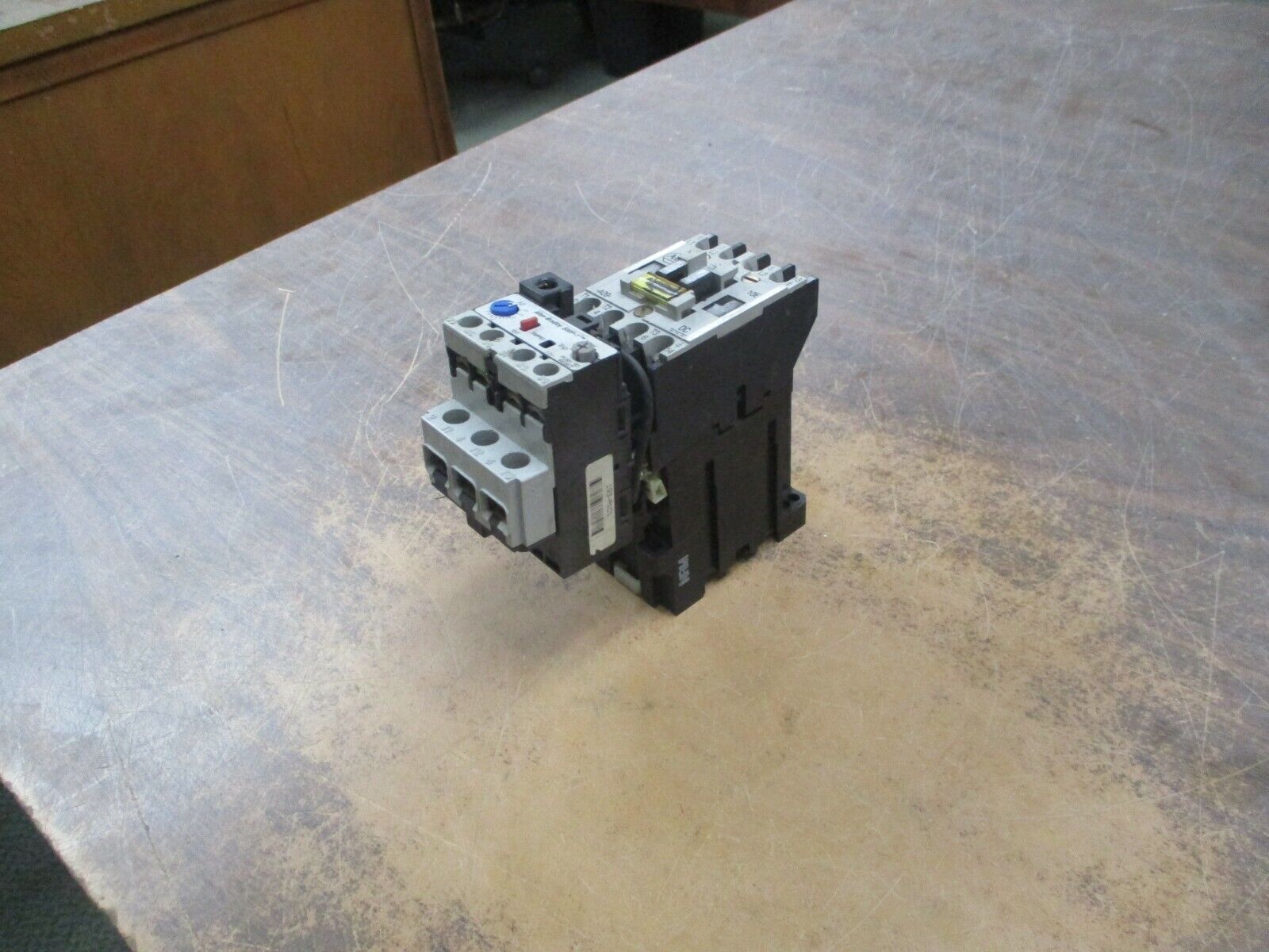 Allen-Bradley Starter 100-A09NZ*3/193-A1D1 24VDC Coil 9A 600V Trip:1.0-2.9A Used