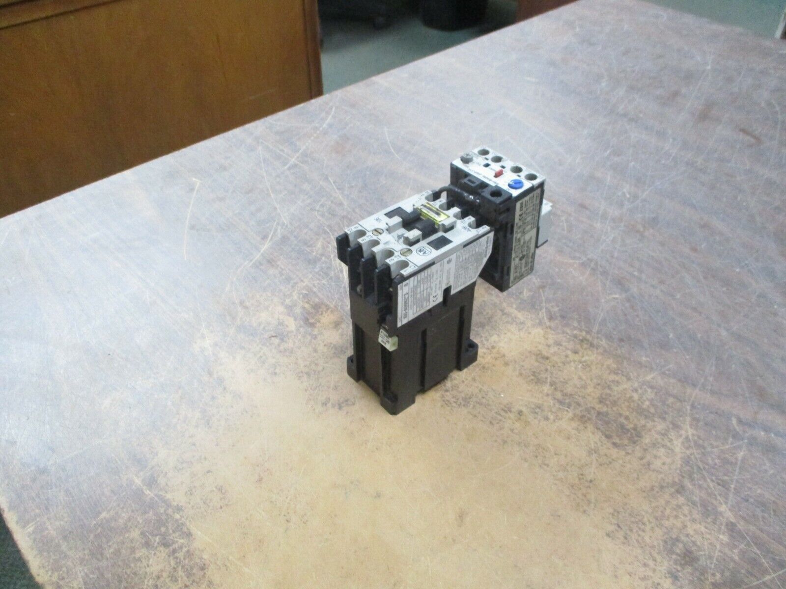 Allen-Bradley Starter 100-A09NZ*3/193-A1D1 24VDC Coil 9A 600V Trip:1.0-2.9A Used