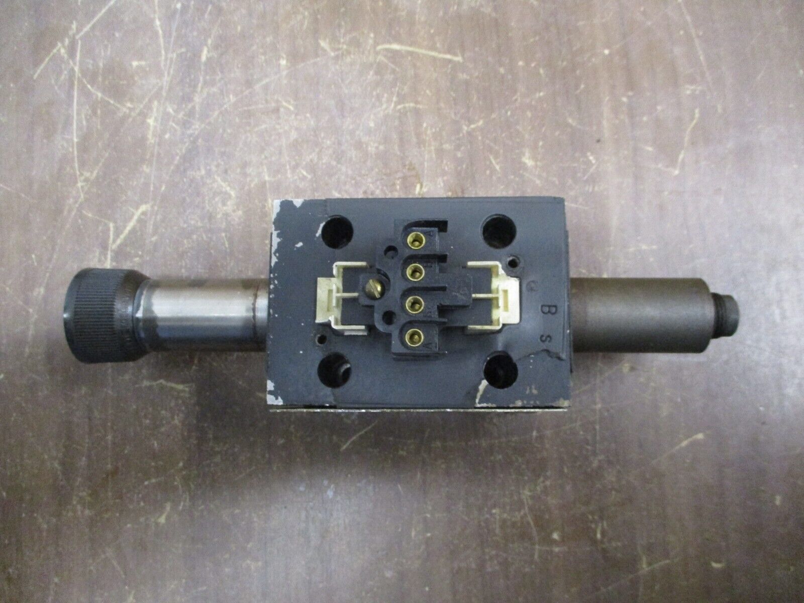 Vickers Double A Directional Control Valve QF-5-TT-10A3-TSP 1000PSI Used
