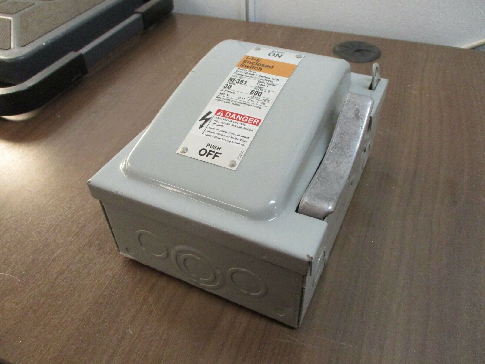 ITE Non-Fusible Safety Switch/Disconnect NF351 30A 600V 3Ph Used