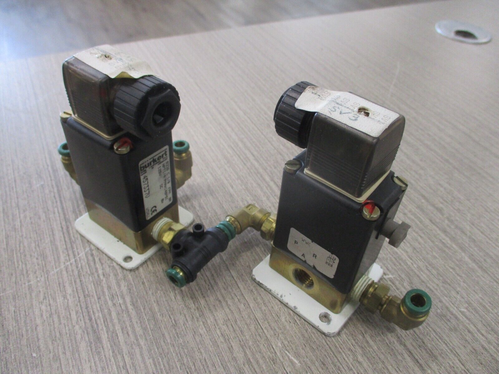 Burkert Solenoid Valve 0330 C 1/8 125VDC Used