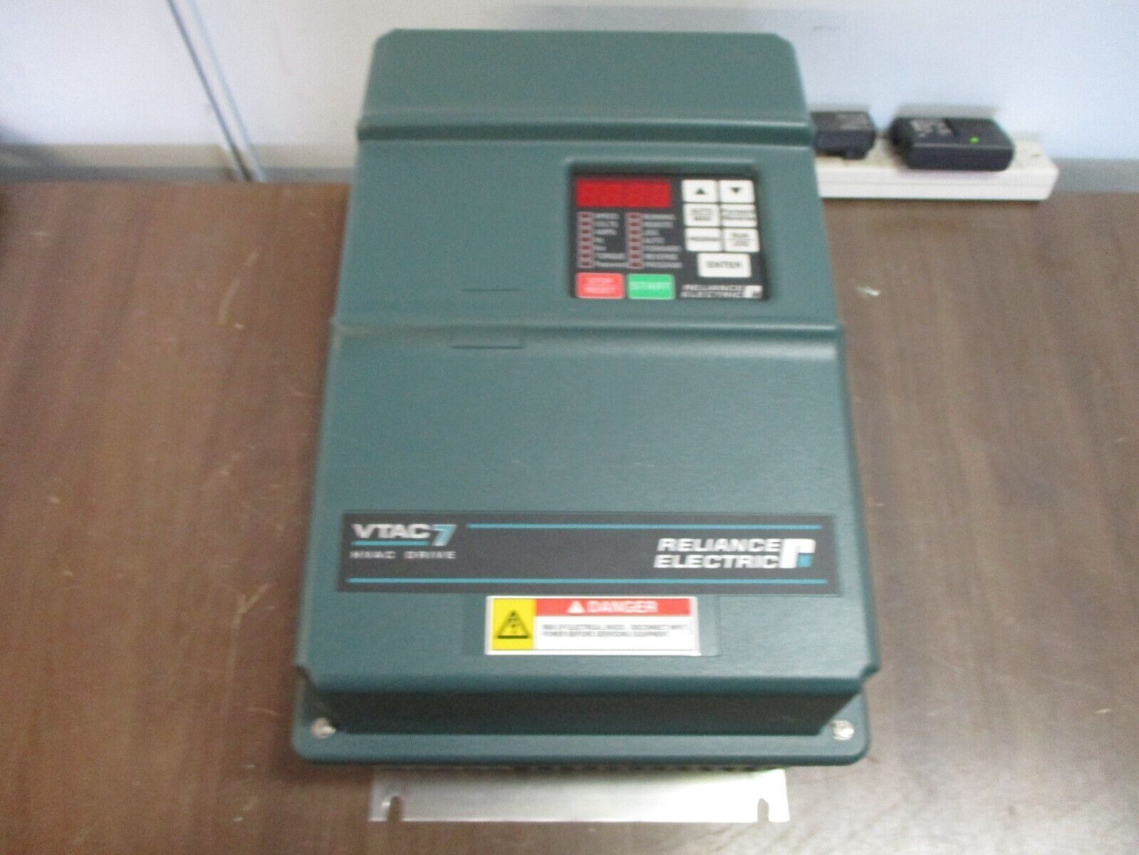 Reliance VTAC7 GV3000/SE AC Drive 15V4260 15HP Type 12 Enclosure Used