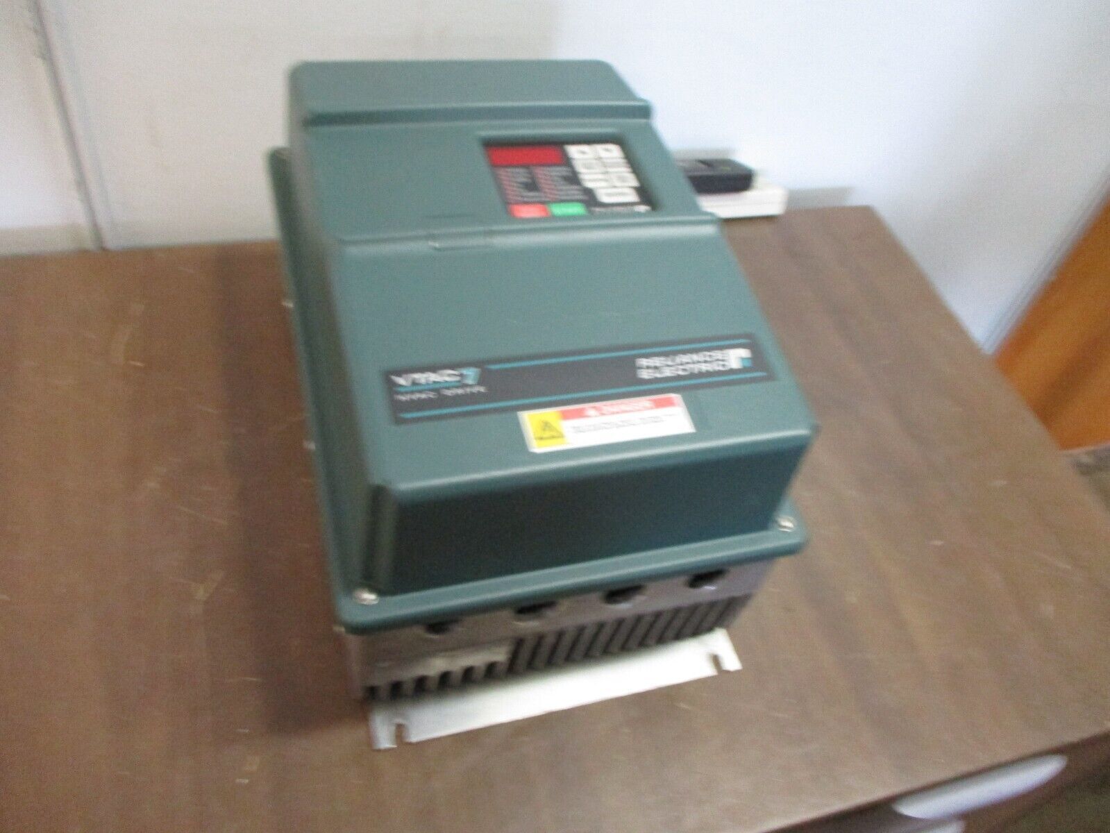 Reliance VTAC7 GV3000/SE AC Drive 15V4260 15HP Type 12 Enclosure Used