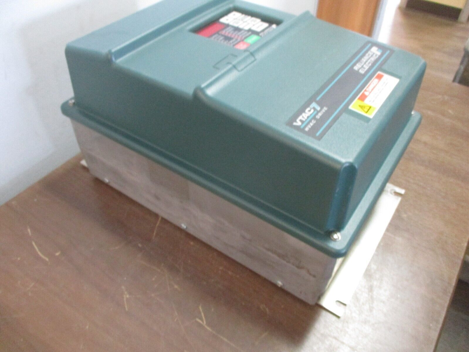 Reliance VTAC7 GV3000/SE AC Drive 15V4260 15HP Type 12 Enclosure Used