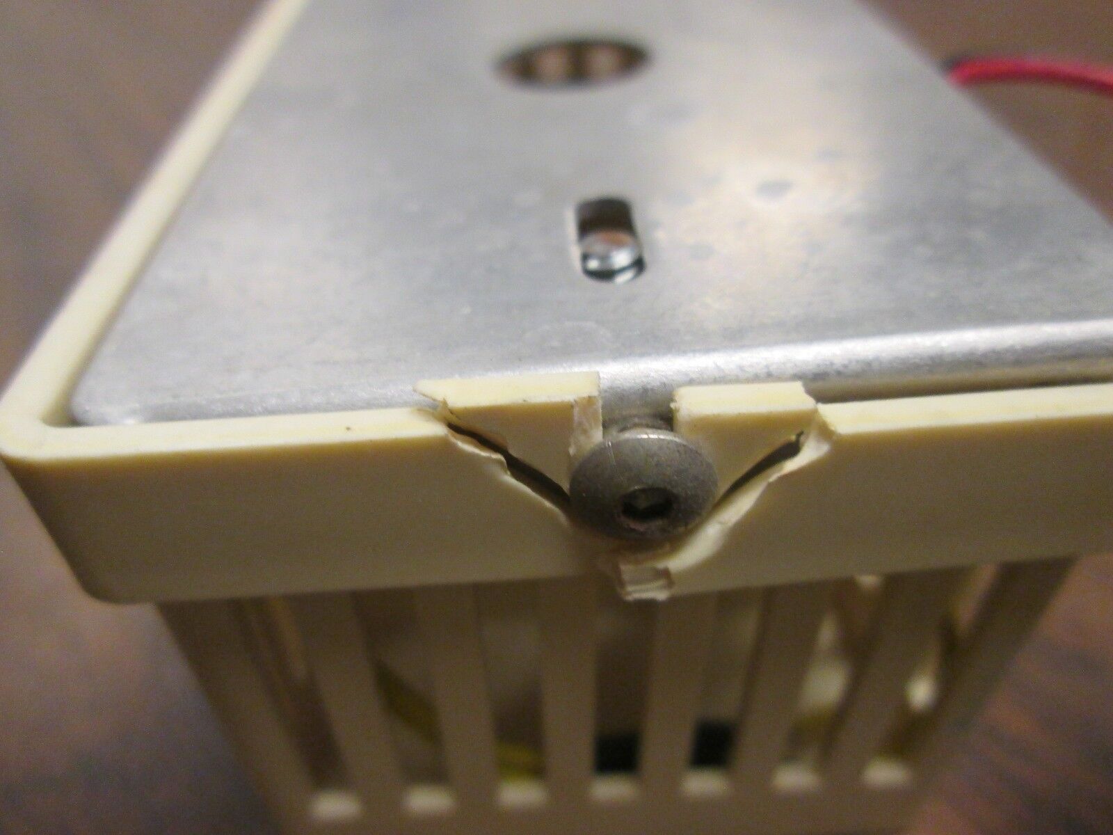 Mamac Temperature Transducer TE-211Y-A-1-E-2 *Cracked* Used
