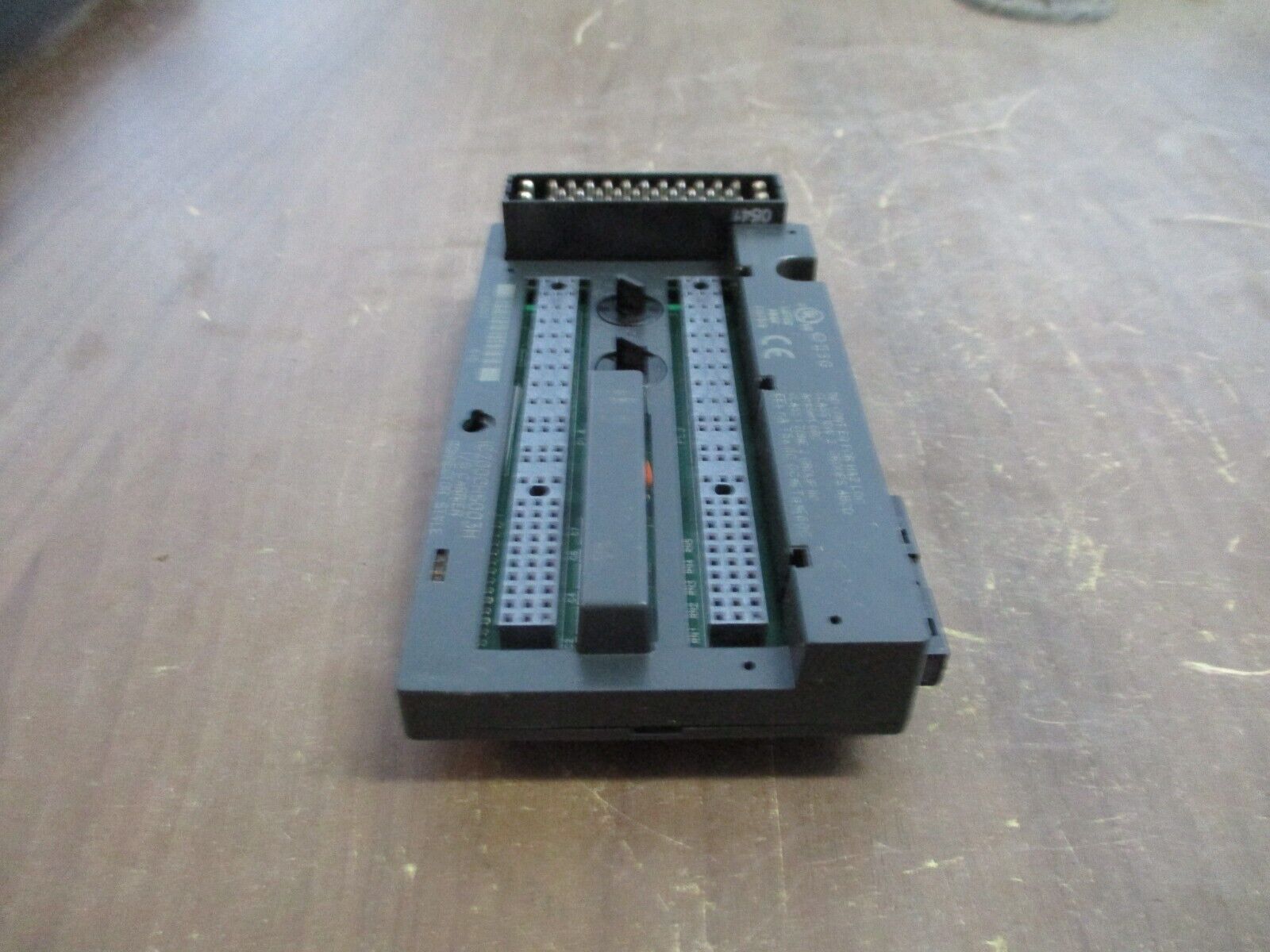 GE VersaMax I/O Carrier IC200CHS003H Connector Style Used