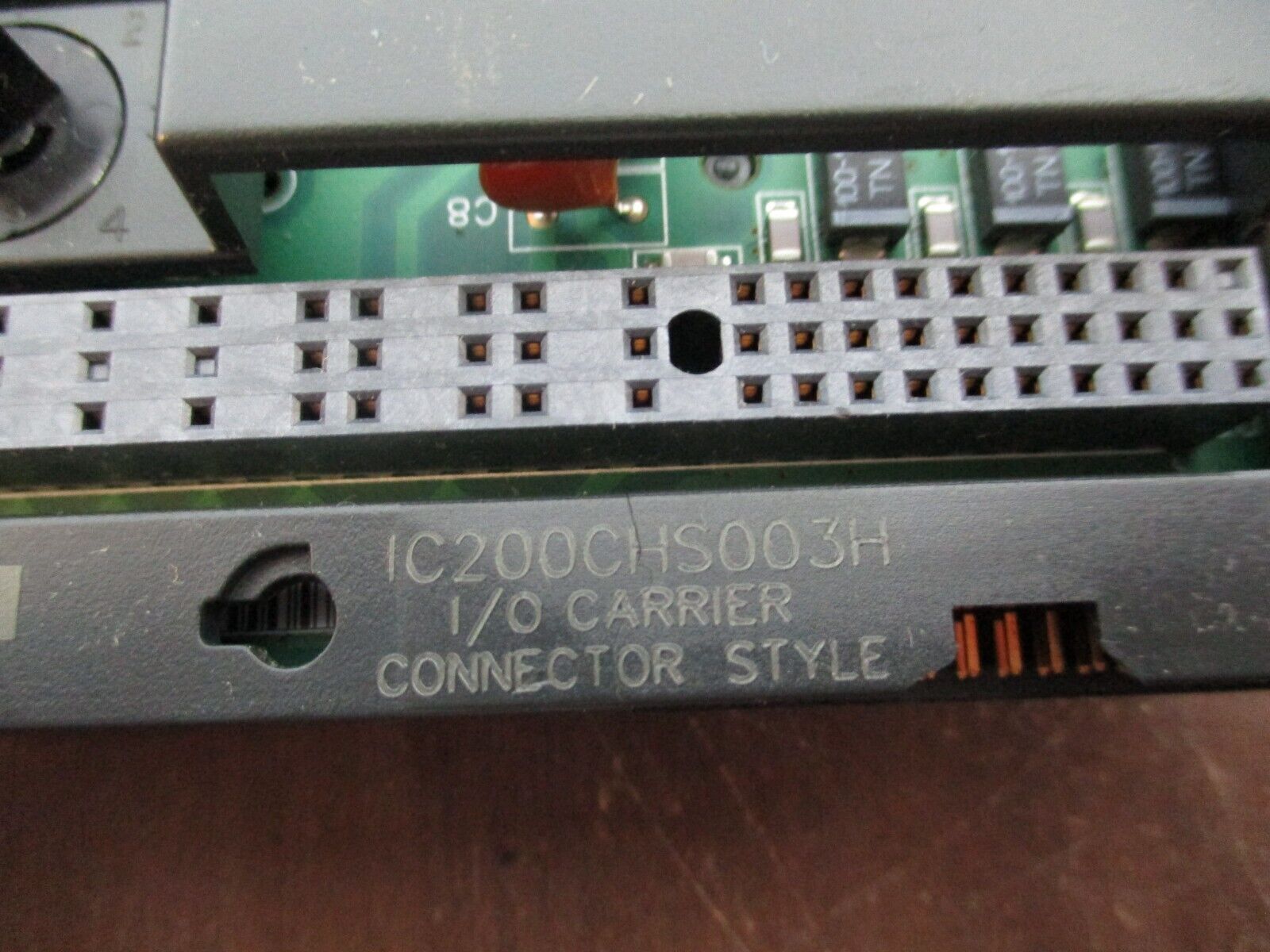 GE VersaMax I/O Carrier IC200CHS003H Connector Style *Cracked* & *Chipped* Used