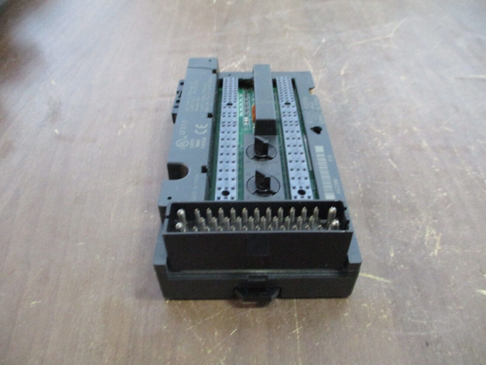 GE VersaMax I/O Carrier IC200CHS003H Connector Style *Cracked* & *Chipped* Used