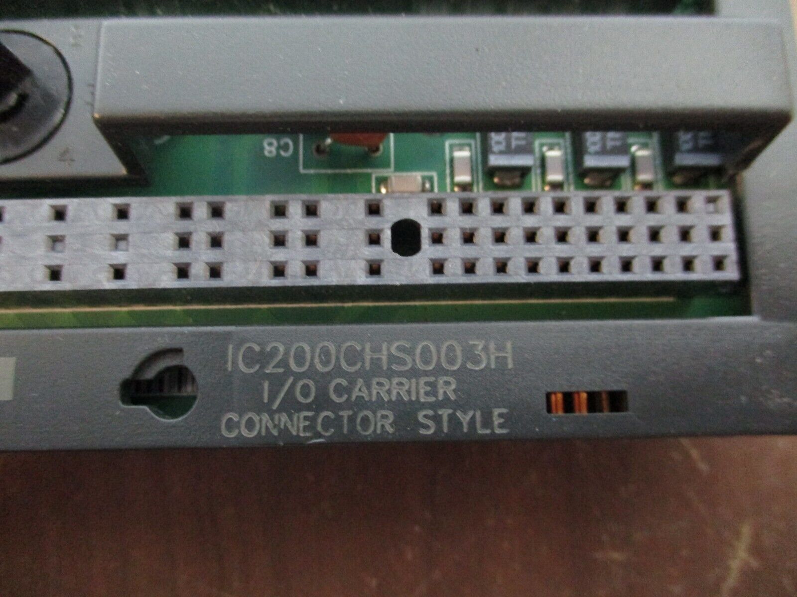 GE VersaMax I/O Carrier IC200CHS003H Connector Style *Broken Corner* Used